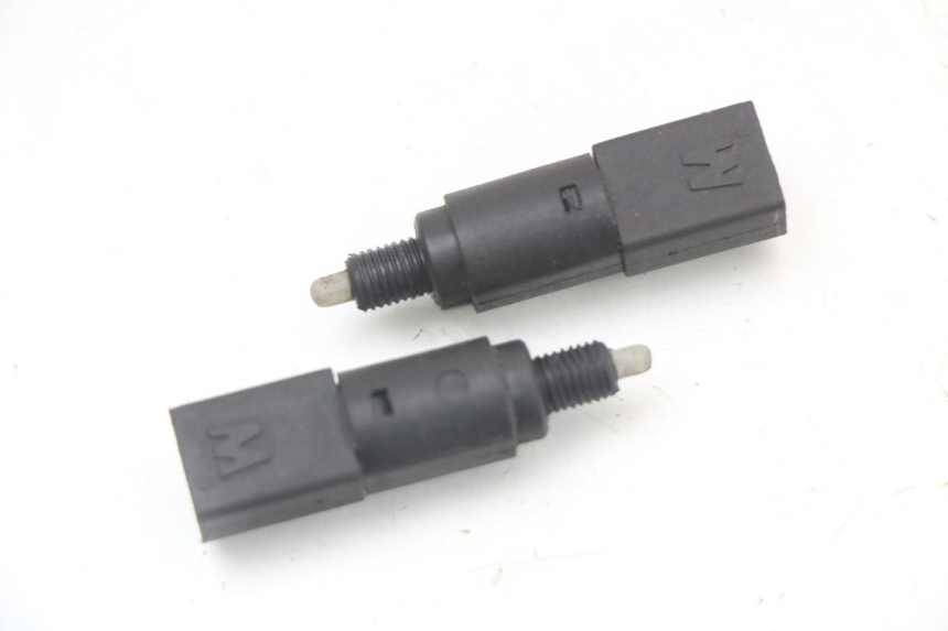 photo de STOP LIGHT SWITCH PIAGGIO LIBERTY 4T 50 (2004 - 2008) - Component detail