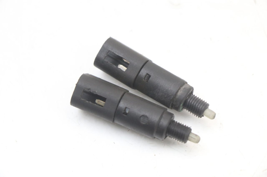 photo de STOP LIGHT SWITCH PIAGGIO LIBERTY 4T 50 (2004 - 2008) - Zoom on usage condition