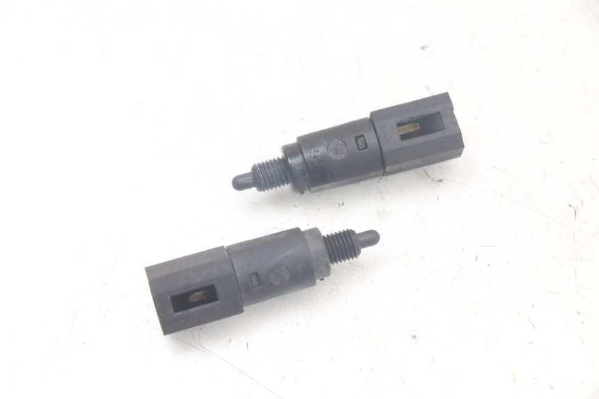 photo de STOP LIGHT SWITCH PIAGGIO LIBERTY 125 (2009 - 2013) - Component detail