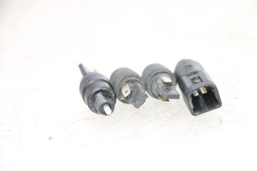photo de STOP LIGHT SWITCH PIAGGIO MP3 RL 250 (2006 - 2010) - Zoom on usage condition
