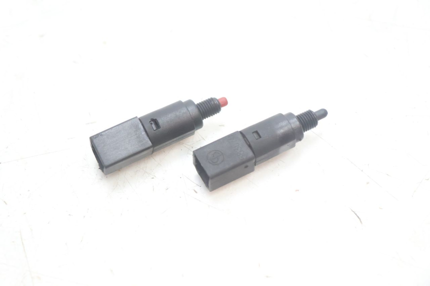 photo de STOP LIGHT SWITCH PIAGGIO MP3 125 (2006 - 2014) - Component detail