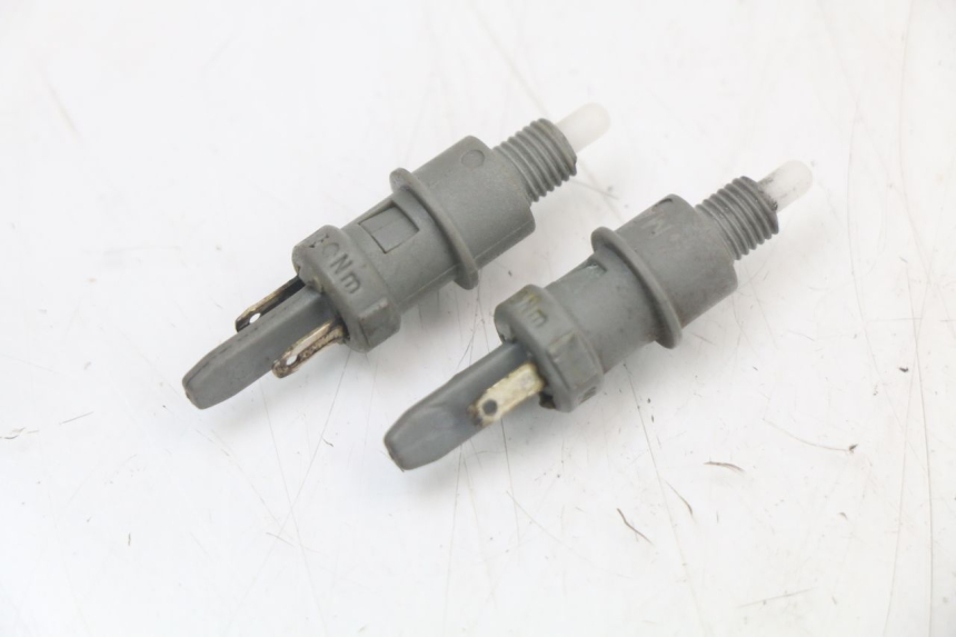 photo de STOP LIGHT SWITCH PEUGEOT LUDIX 50 (2005 - 2007) - Zoom on usage condition