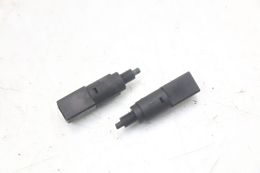 photo de STOP LIGHT SWITCH PIAGGIO NEW TYPHOON 50 (2010 - 2017) - Zoom on usage condition