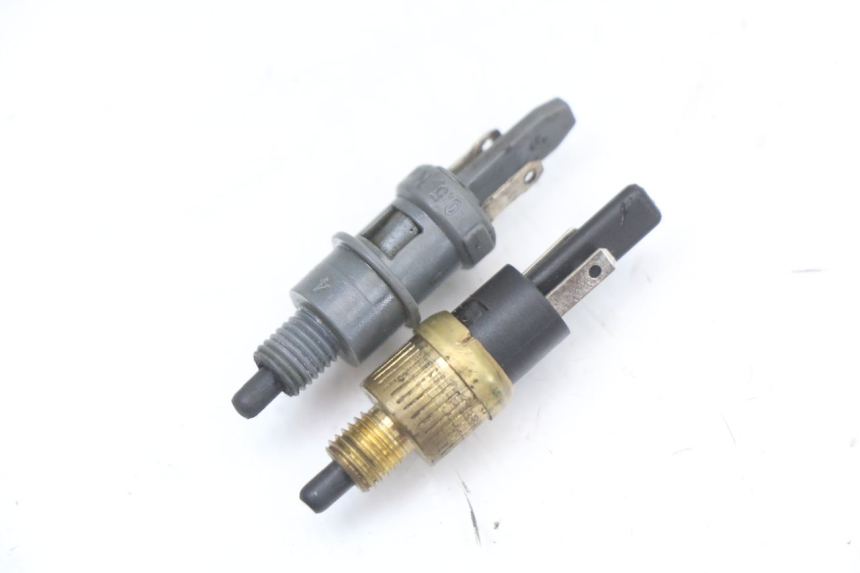 photo de STOP LIGHT SWITCH PEUGEOT STREETZONE I 2T 50 (2018 - 2020) - Zoom on usage condition