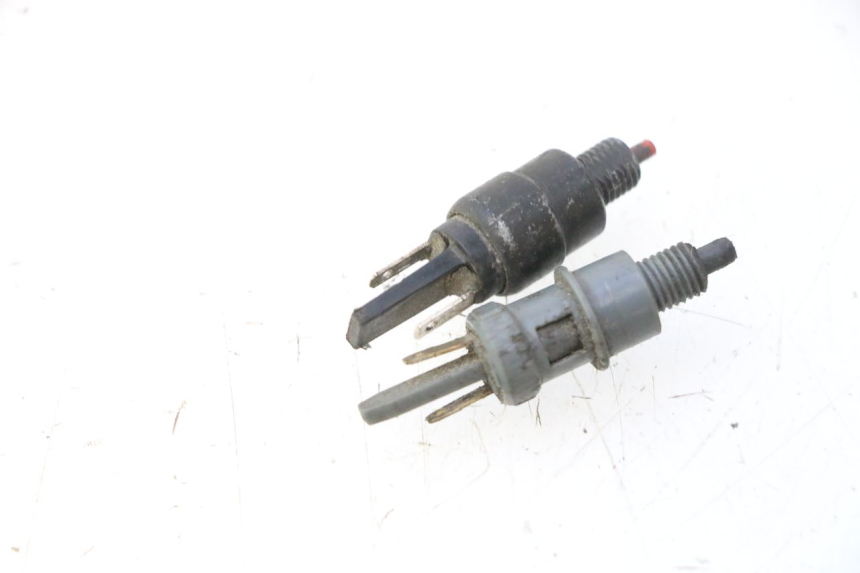 photo de STOP LIGHT SWITCH PIAGGIO VESPA PRIMAVERA 2T 50 (2013 - 2018) - Component detail
