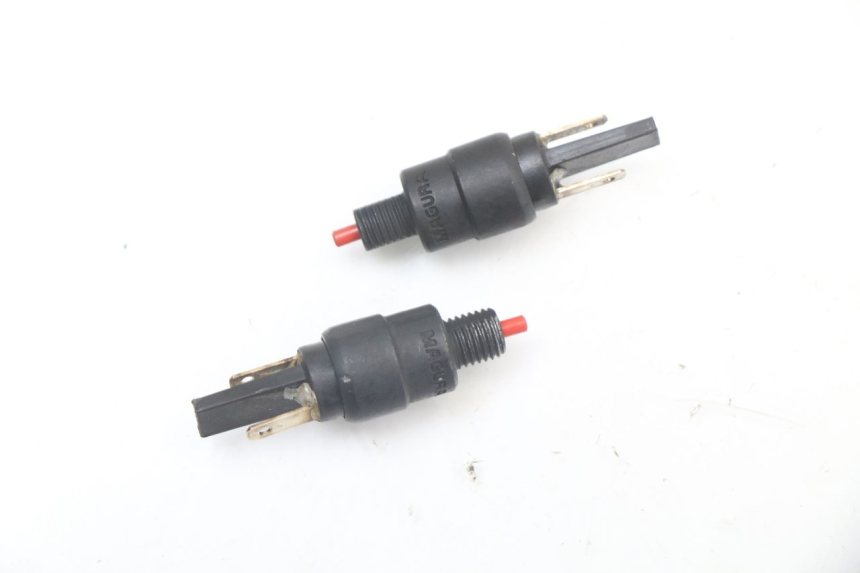 photo de STOP LIGHT SWITCH PIAGGIO VESPA PRIMAVERA 4T 50 (2021 - 2024) - Zoom on usage condition