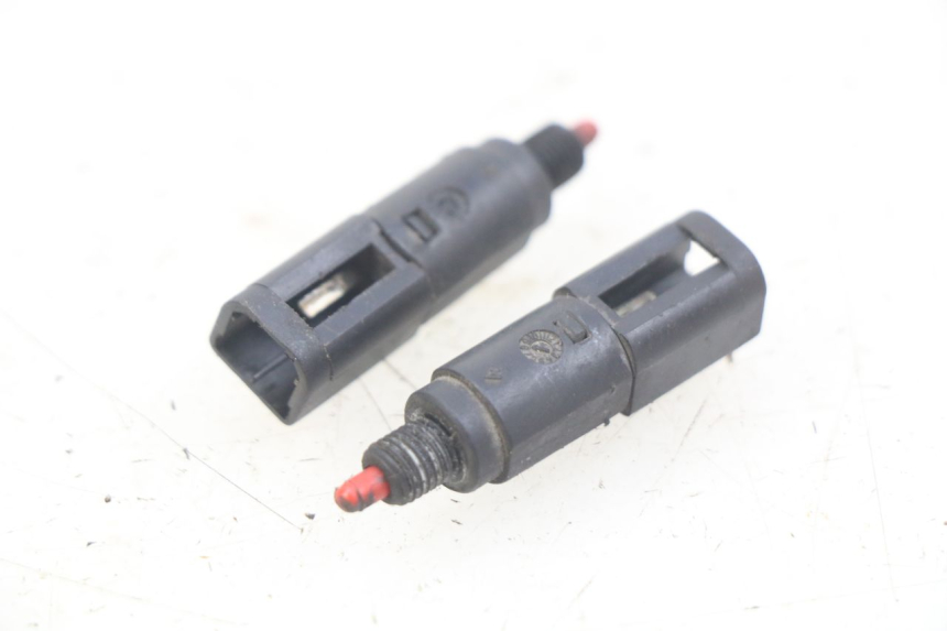 photo de STOP LIGHT SWITCH PIAGGIO VESPA S 2T 50 (2007 - 2014) - Zoom on usage condition