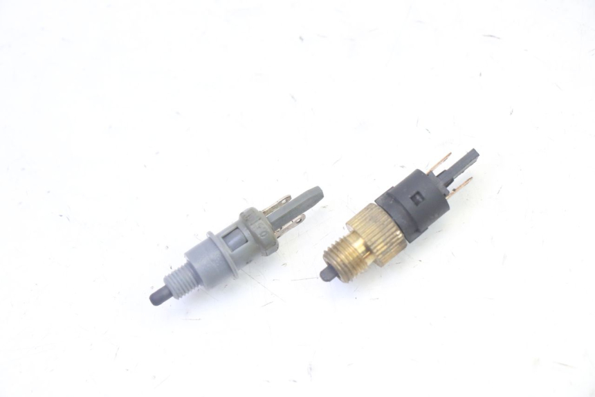 photo de STOP LIGHT SWITCH PEUGEOT VIVACITY NEW 4T 50 (2008 - 2017) - Main view