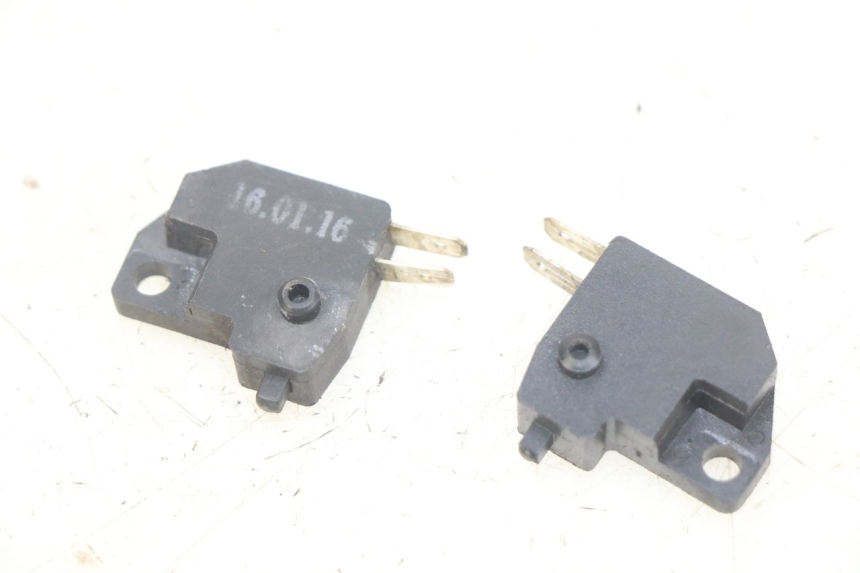 photo de STOP LIGHT SWITCH KYMCO X-TOWN XTOWN 125 (2016 - 2021) - Zoom on usage condition