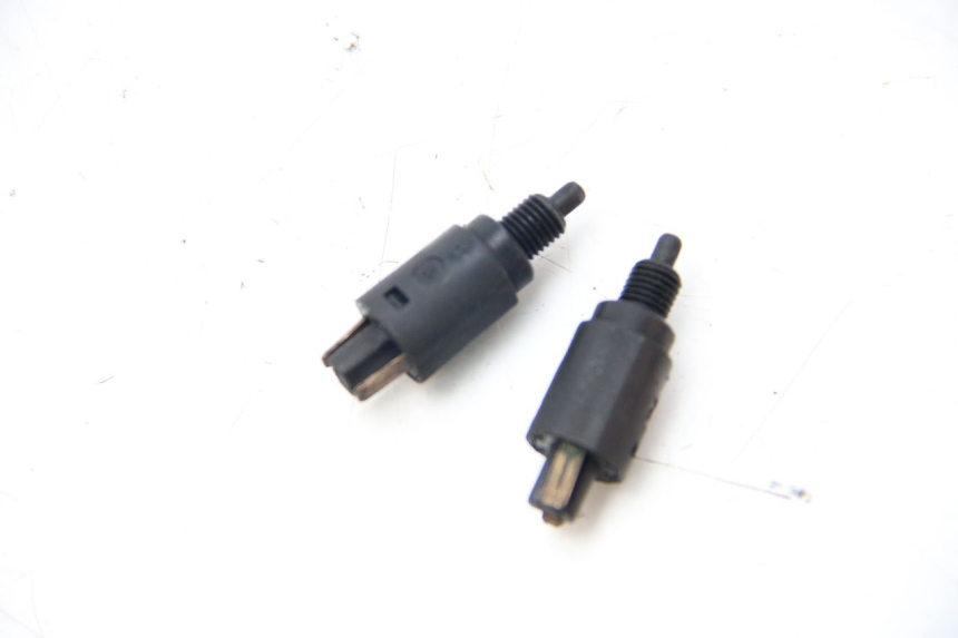 photo de STOP LIGHT SWITCH PIAGGIO XEVO - X EVO 125 (2007 - 2017) - Zoom on usage condition