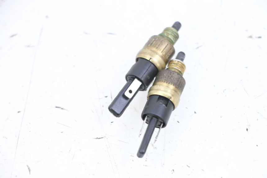 photo de STOP LIGHT SWITCH YAMAHA YP MAJESTY 125 (2002 - 2006) - Component detail