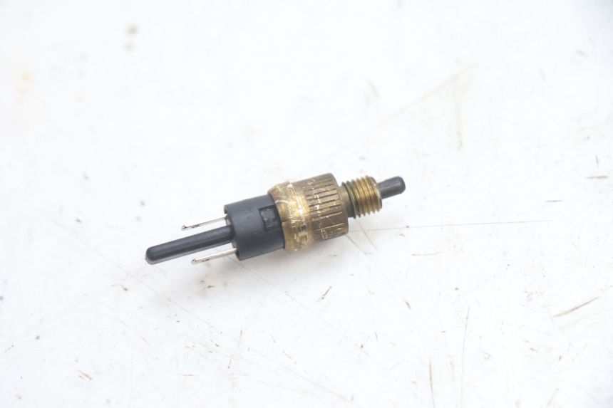 photo de STOP LIGHT SWITCH YAMAHA YP MAJESTY 125 (2002 - 2006) - Zoom on usage condition