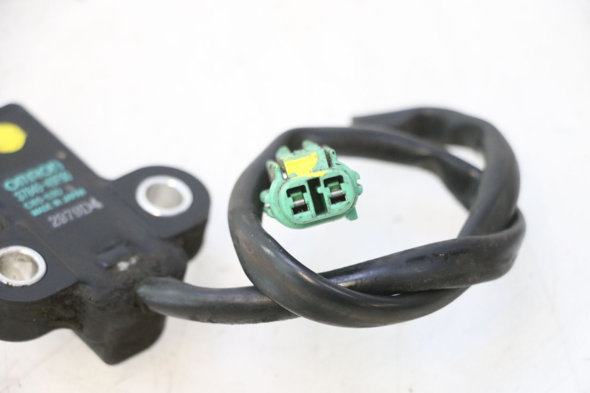 photo de IGNITION SWITCH KICKSTAND SUZUKI BURGMAN 125 (2007 - 2014) - Zoom on usage condition