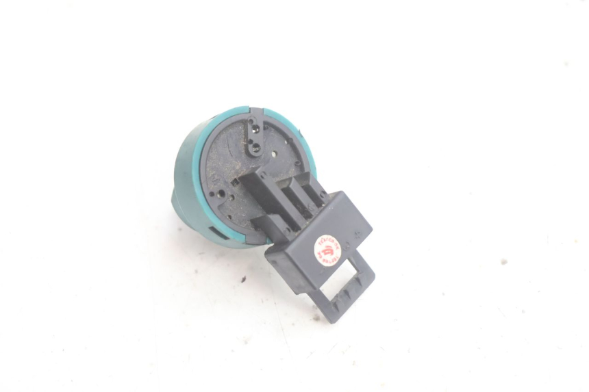 photo de IGNITION SWITCH PIAGGIO NEW TYPHOON 50 (2018 - 2021) - Alternative perspective