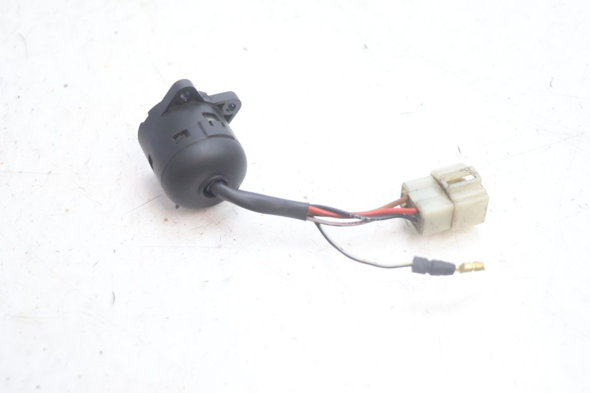 photo de IGNITION SWITCH YAMAHA YP MAJESTY 125 (2002 - 2006) - Alternative perspective