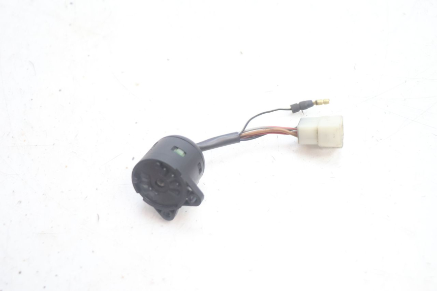 photo de IGNITION SWITCH YAMAHA YP MAJESTY 125 (2002 - 2006) - Technical close-up