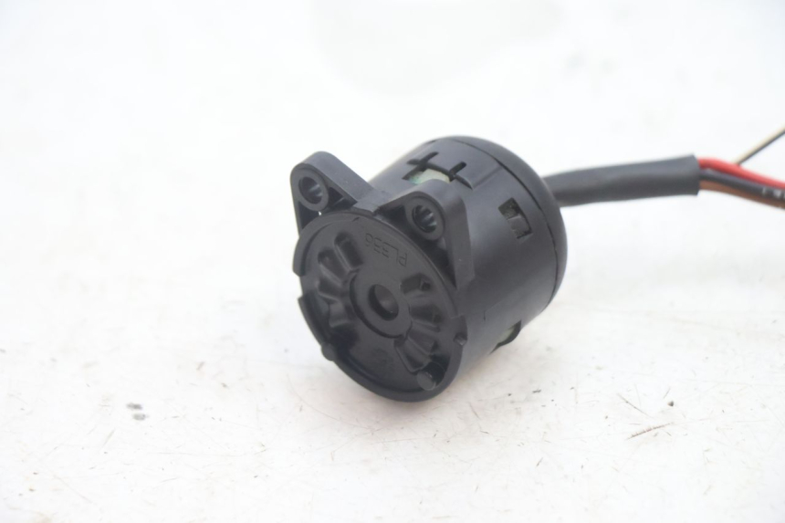 photo de IGNITION SWITCH YAMAHA YP MAJESTY 125 (2002 - 2006) - Component detail