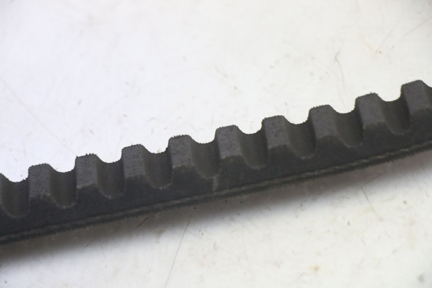 photo de DRIVE BELT PEUGEOT VIVACITY NEW 4T 50 (2008 - 2017) - Alternative perspective