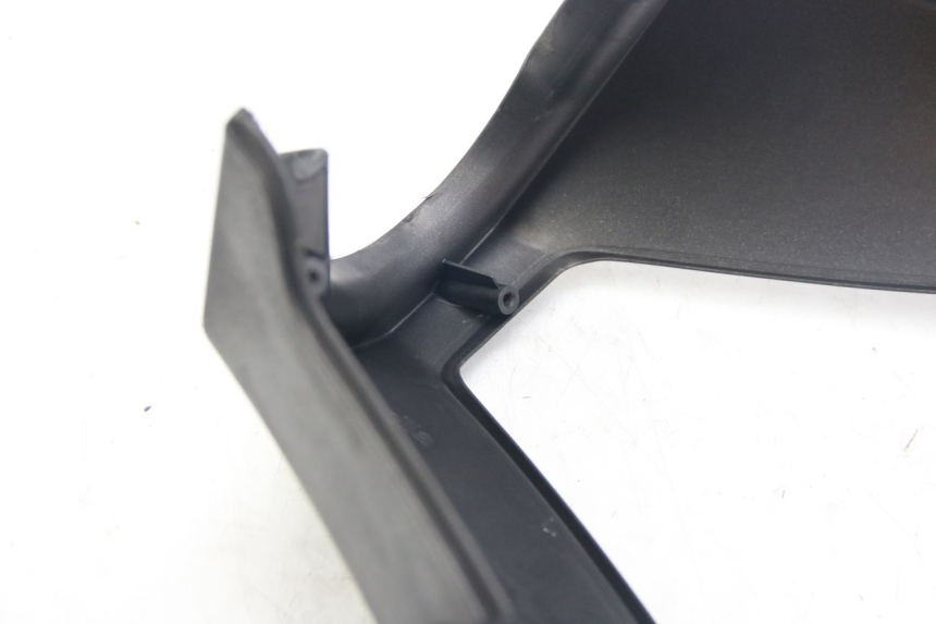 photo de REAR HANDLEBAR COVER APRILIA ATLANTIC 500 (2002 - 2003) - Fixing points details