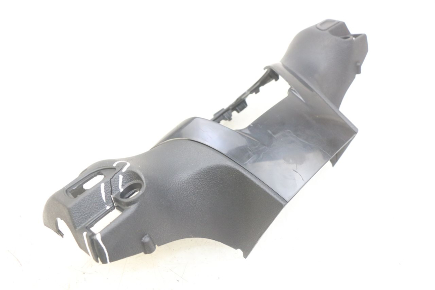 photo de REAR HANDLEBAR COVER PIAGGIO BEVERLY 125 (2010 - 2015) - Fixing points details