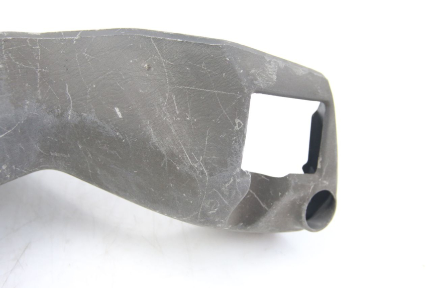 photo de REAR HANDLEBAR COVER SUZUKI BURGMAN 125 (2007 - 2014) - Additional view of the item