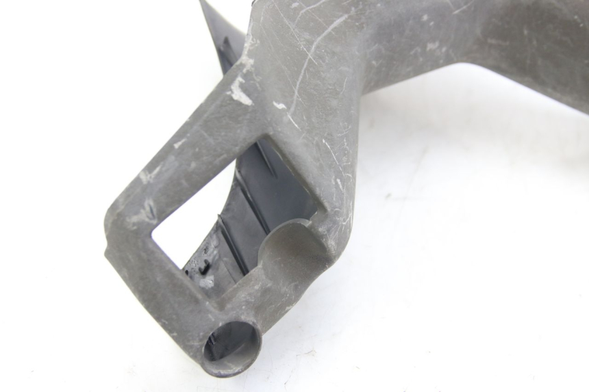 photo de REAR HANDLEBAR COVER SUZUKI BURGMAN 125 (2007 - 2014) - Component zoom