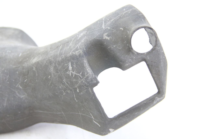 photo de REAR HANDLEBAR COVER SUZUKI BURGMAN 125 (2007 - 2014) - Technical close-up