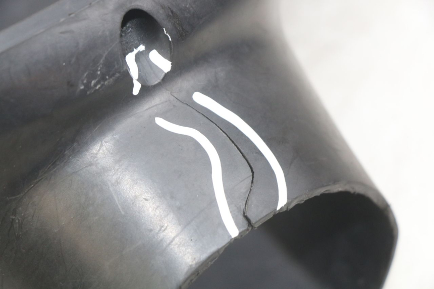 photo de REAR HANDLEBAR COVER YAMAHA BW'S EASY 50 (2013 - 2016) - Fixing points details