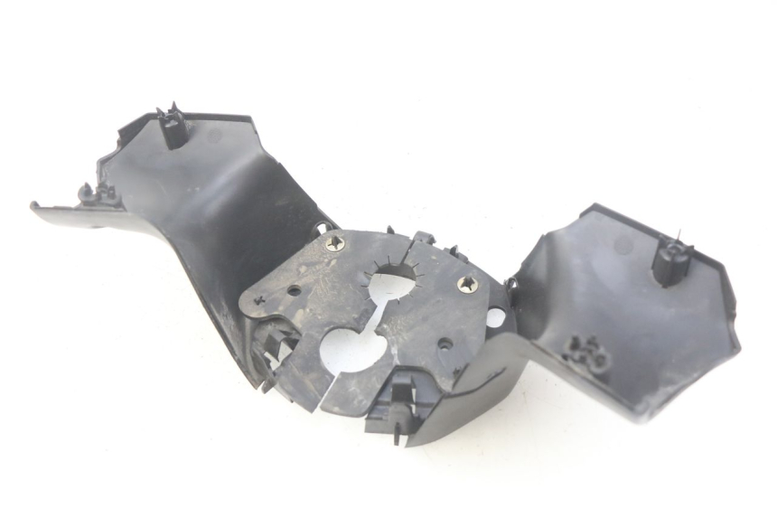 photo de REAR HANDLEBAR COVER PEUGEOT CITYSTAR 125 (2011 - 2017) - Zoom on usage condition