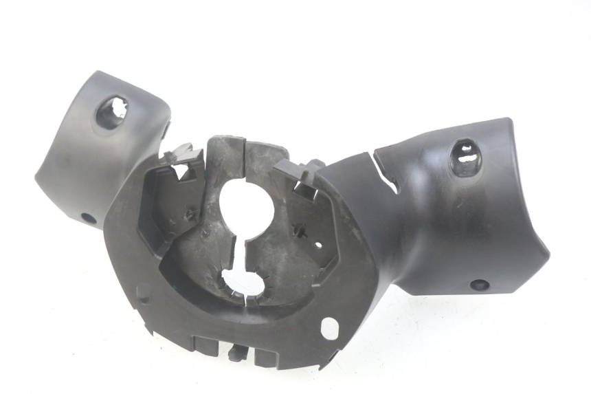 photo de REAR HANDLEBAR COVER PEUGEOT CITYSTAR 125 (2011 - 2017) - Technical close-up