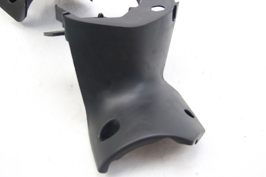 photo de REAR HANDLEBAR COVER PEUGEOT CITYSTAR 125 (2011 - 2017) - Zoom on usage condition