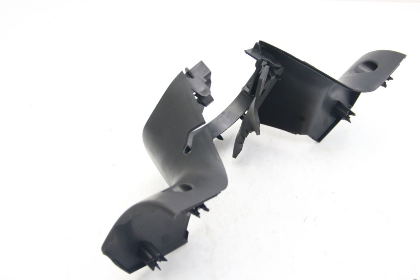 photo de REAR HANDLEBAR COVER PEUGEOT CITYSTAR 125 (2011 - 2017) - Product overview