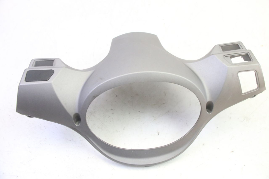 photo de REAR HANDLEBAR COVER SYM FIDDLE 3 III 125 (2014 - 2020) - Technical close-up