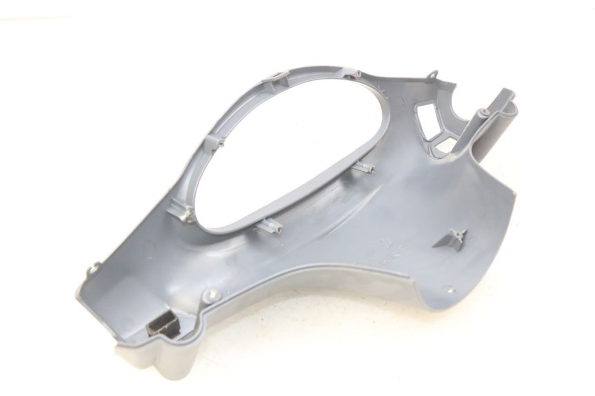 photo de REAR HANDLEBAR COVER PIAGGIO FLY 100 (2006 - 2010) - Zoom on usage condition