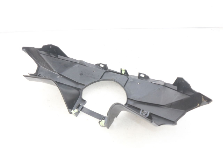 photo de REAR HANDLEBAR COVER PEUGEOT GEOPOLIS 400 (2007 - 2013) - Alternative perspective