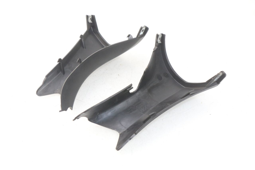 photo de HANDLE BAR REAR PANEL SYM GTS EFI ABS 125 (2012 - 2016) - Alternative perspective