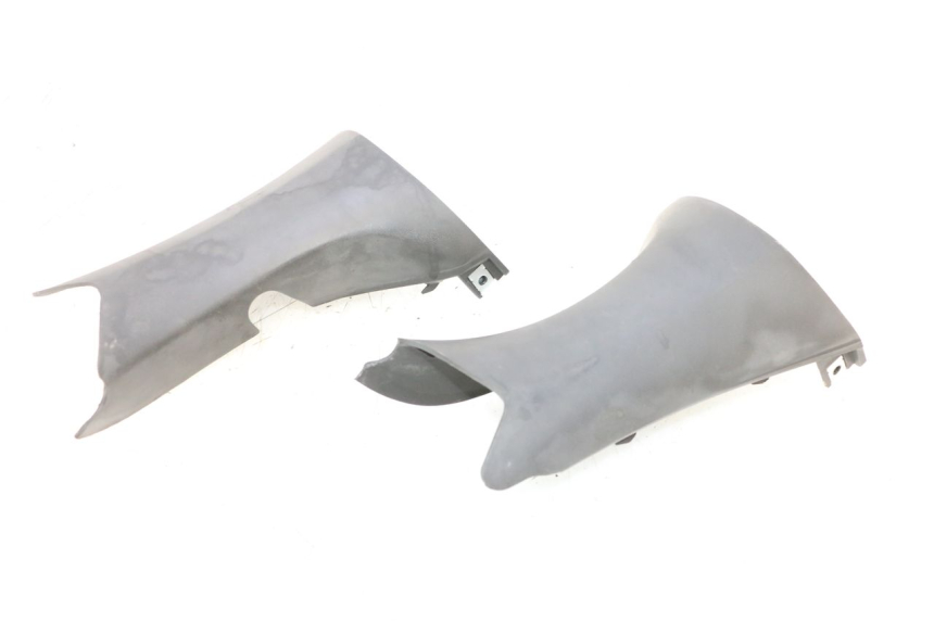 photo de HANDLE BAR REAR PANEL SYM GTS EVO 125 (2009 - 2013) - Zoom on usage condition