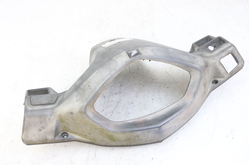 photo de REAR HANDLEBAR COVER HONDA SCV LEAD 100 (2003 - 2007) - Main view