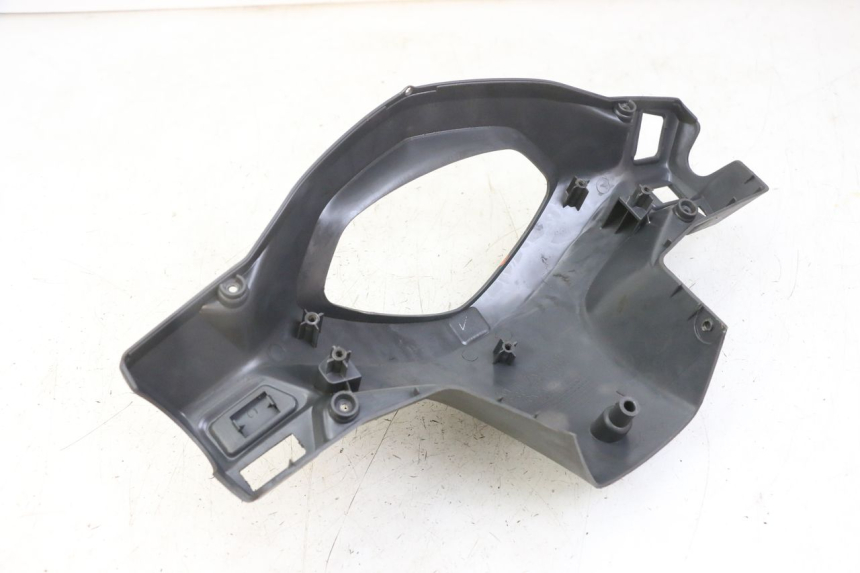 photo de REAR HANDLEBAR COVER HONDA SCV LEAD 100 (2003 - 2007) - Zoom on usage condition