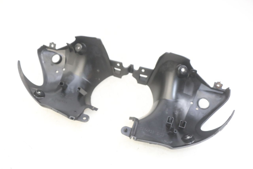 photo de REAR HANDLEBAR COVER YAMAHA HW XENTER 125 (2011 - 2017) - Component detail