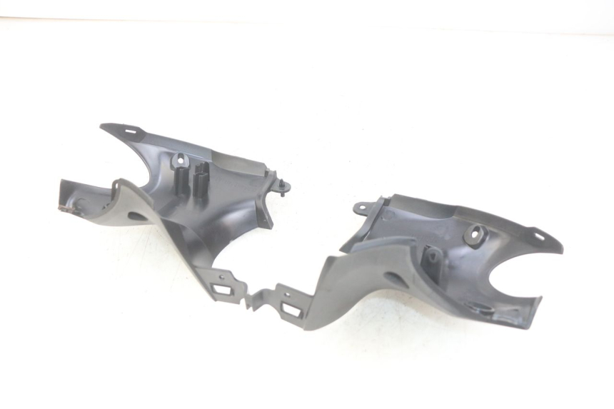 photo de REAR HANDLEBAR COVER YAMAHA HW XENTER 125 (2011 - 2017) - Technical close-up