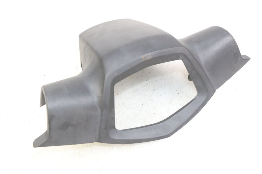 photo de REAR HANDLEBAR COVER PEUGEOT KISBEE 2T 50 (2010 - 2017) - Zoom on usage condition