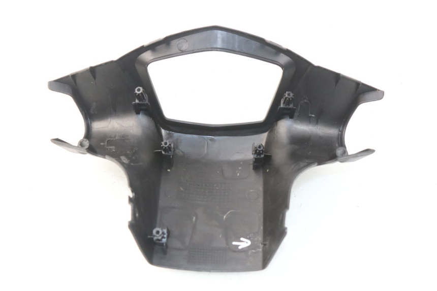 photo de REAR HANDLEBAR COVER PEUGEOT KISBEE 4T 50 (2018 - 2022) - Fixing points details