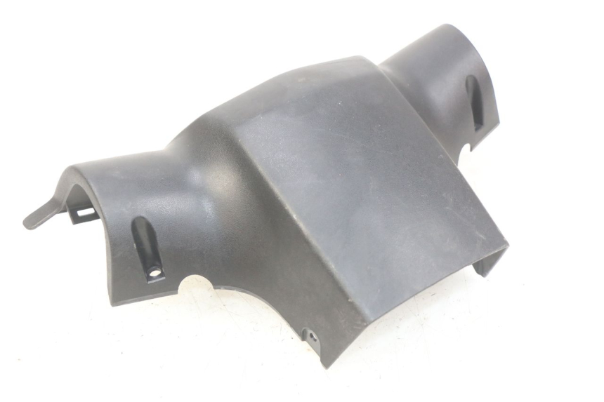 photo de REAR HANDLEBAR COVER PEUGEOT KISBEE 4T 50 (2010 - 2017) - Zoom on usage condition
