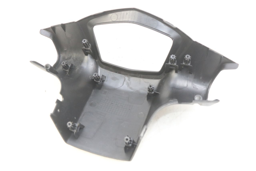 photo de REAR HANDLEBAR COVER PEUGEOT KISBEE 4T 50 (2010 - 2017) - Technical close-up