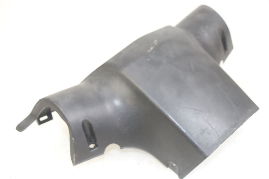 photo de REAR HANDLEBAR COVER PEUGEOT KISBEE 4T 50 (2010 - 2017) - Zoom on usage condition