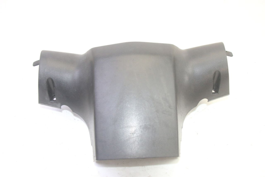 photo de REAR HANDLEBAR COVER PEUGEOT KISBEE 4T 50 (2018 - 2022) - Zoom on usage condition