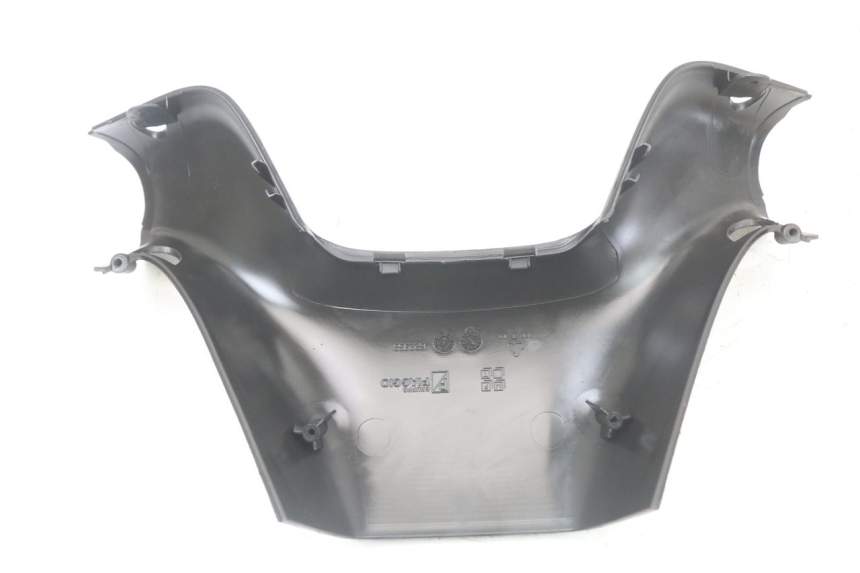 photo de REAR HANDLEBAR COVER PIAGGIO MP3 LT 400 (2007 - 2012) - Technical close-up