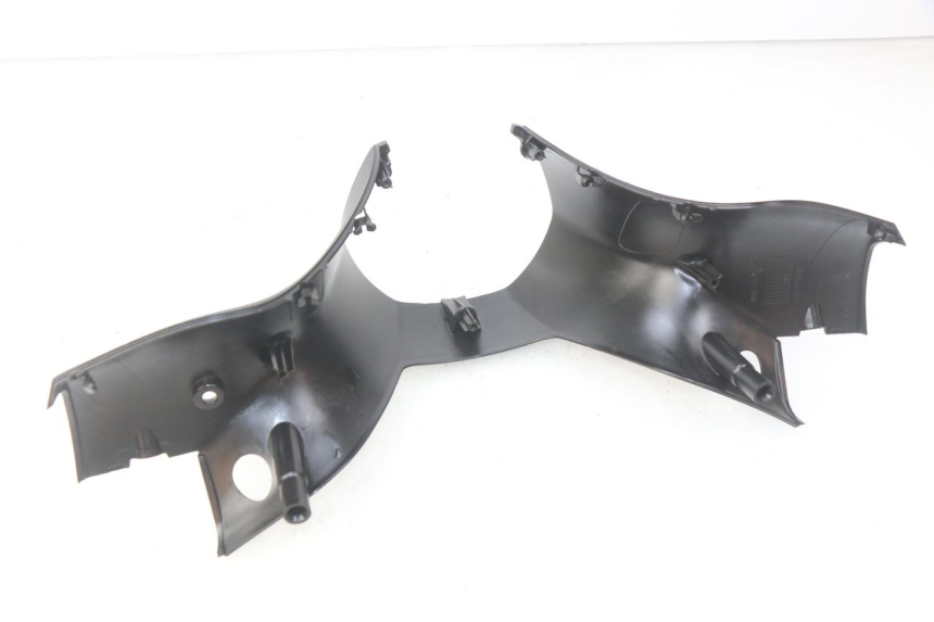 photo de REAR HANDLEBAR COVER PIAGGIO MP3 500 (2014 - 2017) - Fixing points details