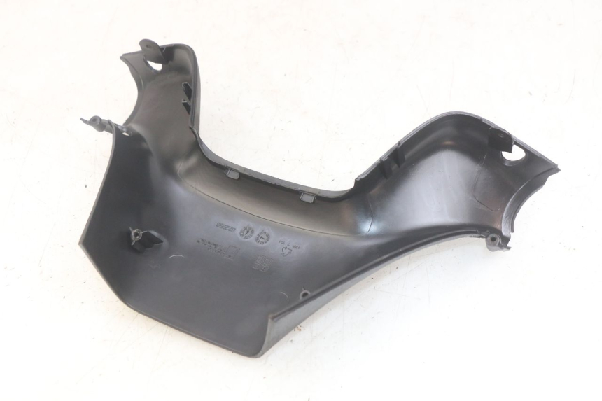 photo de REAR HANDLEBAR COVER PIAGGIO MP3 RL 250 (2006 - 2010) - Technical close-up